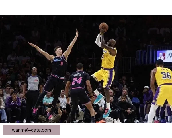 詹东里出战热火成疑湖人凌晨抵达迈阿密备战比赛