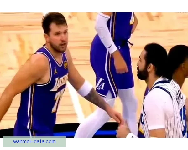 东契奇怒怼比塔泽提及家人唇语曝光全程细节